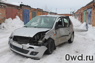 Битый автомобиль Ford Fiesta