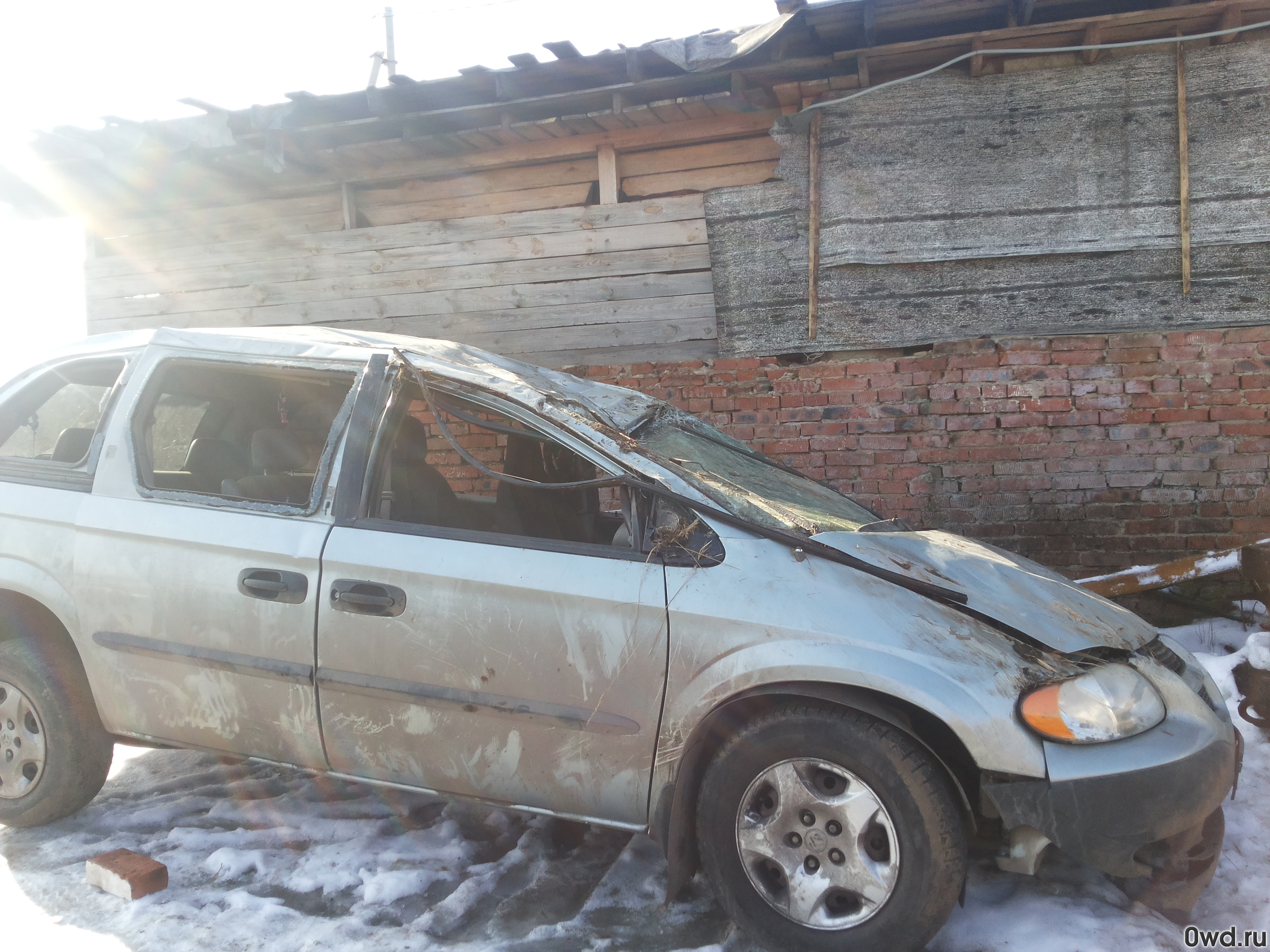 Битый автомобиль Dodge Caravan (2003) в Луховицах